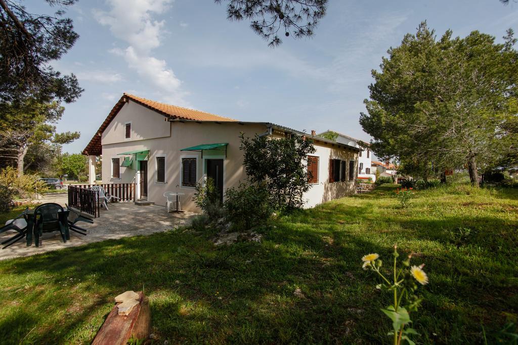 Apartment Rakic Pomer Exterior photo